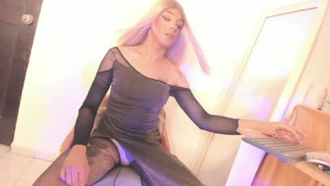 danielamay00 online show from June 28, 7:20 pm