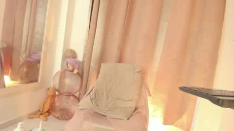 danielamay00 online show from July 12, 9:50 pm