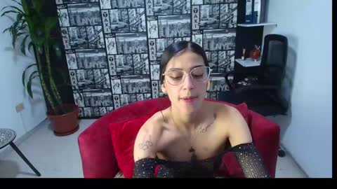 Snapshot of danielamonroe chatting on February 16, 9:11 pm danielamonroe online show from February 16, 9:11 pm