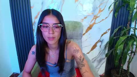 Snapshot of danielamonroe chatting on March 16, 5:50 pm danielamonroe online show from March 16, 5:50 pm