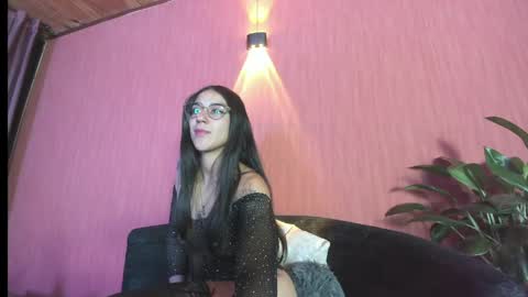 Snapshot of danielamonroe chatting on April 25, 11:46 pm danielamonroe online show from April 25, 11:46 pm