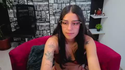 Snapshot of danielamonroe chatting on June 14, 1:03 am danielamonroe online show from June 14, 1:03 am