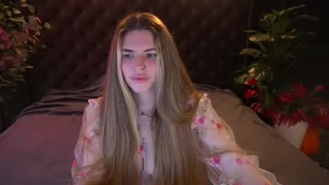 danielareign online show from April 15, 1:07 pm
