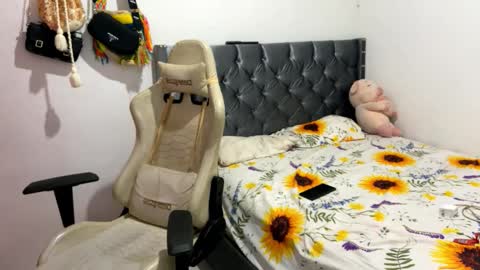 danielaw777 online show from September 22, 3:19 am