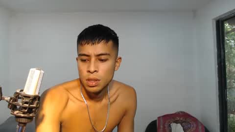 Snapshot of danielitopapii chatting on January 31, 5:21 pm danielitopapii online show from January 31, 5:21 pm