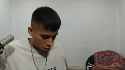 Snapshot of danielitopapii chatting on February 1, 12:18 am danielitopapii online show from February 1, 12:18 am