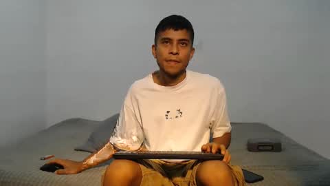 Snapshot of danielitopapii chatting on February 6, 3:37 am danielitopapii online show from February 6, 3:37 am