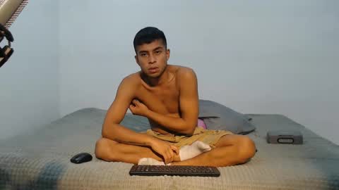 Snapshot of danielitopapii chatting on February 6, 6:40 am danielitopapii online show from February 6, 6:40 am