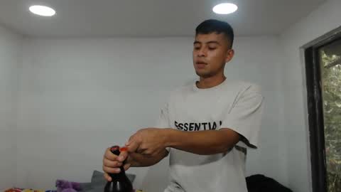 Snapshot of danielitopapii chatting on February 12, 9:11 pm danielitopapii online show from February 12, 9:11 pm