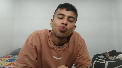 Snapshot of danielitopapii chatting on February 13, 3:03 pm danielitopapii online show from February 13, 3:03 pm