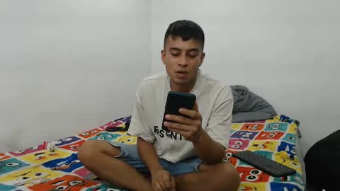 Snapshot of danielitopapii chatting on February 13, 9:06 pm danielitopapii online show from February 13, 9:06 pm