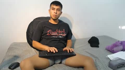 Snapshot of danielitopapii chatting on February 26, 9:58 pm danielitopapii online show from February 26, 9:58 pm