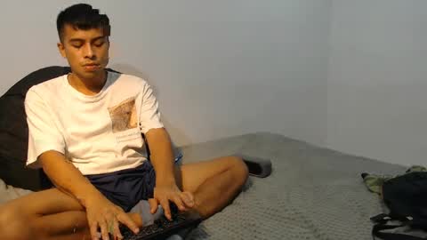 Snapshot of danielitopapii chatting on March 5, 3:40 am danielitopapii online show from March 5, 3:40 am