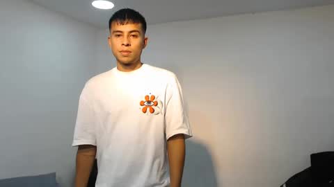 Snapshot of danielitopapii chatting on March 6, 8:27 pm danielitopapii online show from March 6, 8:27 pm