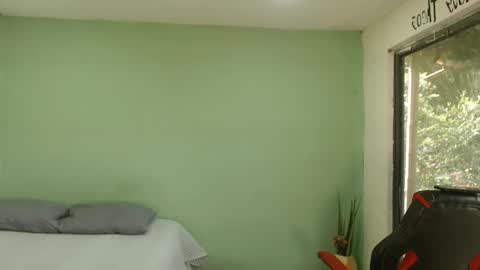 Snapshot of danielitopapii chatting on February 12, 2:12 pm danielitopapii online show from February 12, 2:12 pm