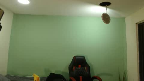 Snapshot of danielitopapii chatting on February 17, 2:41 am danielitopapii online show from February 17, 2:41 am