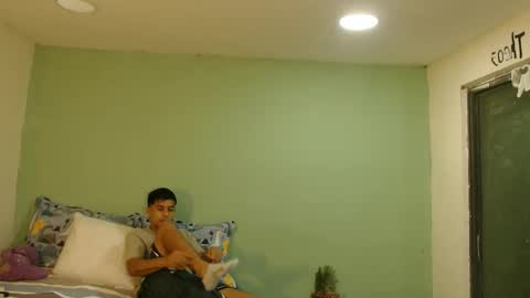 Snapshot of danielitopapii chatting on April 2, 11:08 am danielitopapii online show from April 2, 11:08 am