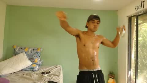 Snapshot of danielitopapii chatting on April 7, 8:09 pm danielitopapii online show from April 7, 8:09 pm