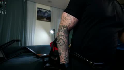 Snapshot of danielkraig_for_u chatting on April 4, 4:04 pm Daniel Kraig online show from April 4, 4:04 pm