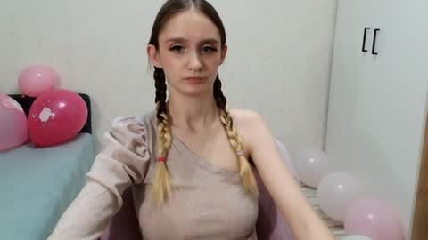 Snapshot of daniella_martin chatting on December 3, 9:11 am Daniella Martin online show from December 3, 9:11 am