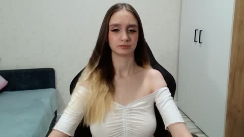 Snapshot of daniella_martin chatting on December 4, 12:30 am Daniella Martin online show from December 4, 12:30 am