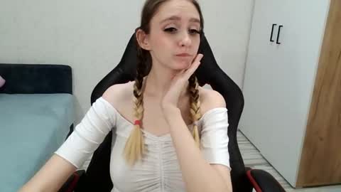 Snapshot of daniella_martin chatting on December 4, 3:37 am Daniella Martin online show from December 4, 3:37 am