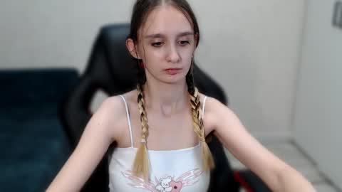 Snapshot of daniella_martin chatting on December 27, 2:22 pm Daniella Martin online show from December 27, 2:22 pm