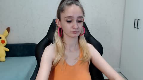 Snapshot of daniella_martin chatting on February 16, 4:09 am Daniella Martin online show from February 16, 4:09 am