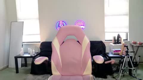 Snapshot of danielle_banks chatting on September 20, 3:35 pm Danielle Banks online show from September 20, 3:35 pm