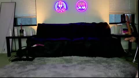 Snapshot of danielle_banks chatting on November 20, 9:36 pm Danielle Banks online show from November 20, 9:36 pm