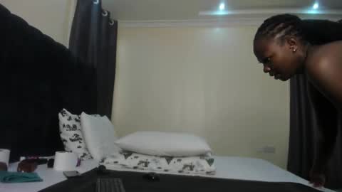 Snapshot of danielle_rock chatting on February 12, 5:58 am danielle_rock online show from February 12, 5:58 am