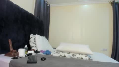 Snapshot of danielle_rock chatting on February 17, 7:10 pm danielle_rock online show from February 17, 7:10 pm