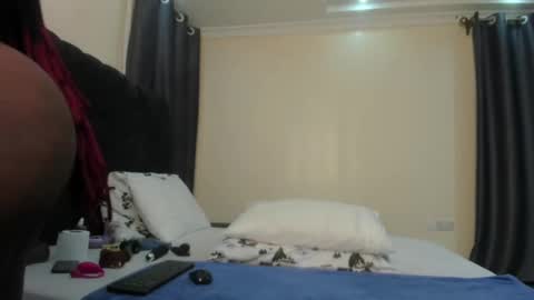 Snapshot of danielle_rock chatting on February 18, 8:03 pm danielle_rock online show from February 18, 8:03 pm