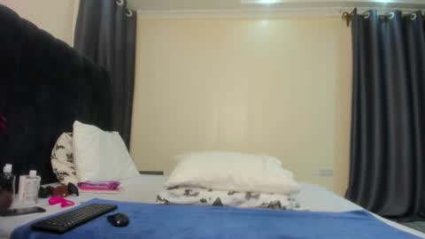 Snapshot of danielle_rock chatting on February 19, 3:28 am danielle_rock online show from February 19, 3:28 am