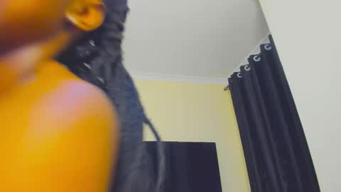 Snapshot of danielle_rock chatting on October 16, 9:05 pm danielle_rock online show from October 16, 9:05 pm