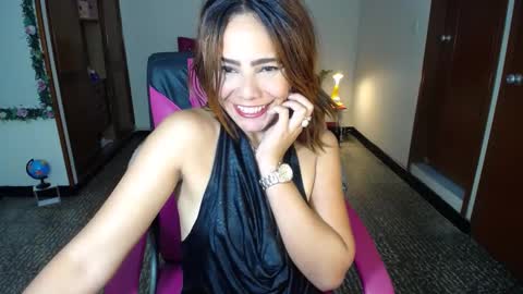 Angie online show from December 9, 5:19 pm