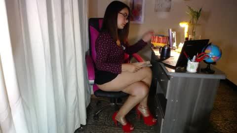 Snapshot of danielle_rose_ chatting on March 30, 6:53 pm Angie online show from March 30, 6:53 pm