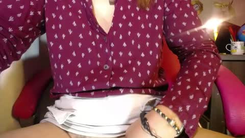 Snapshot of danielle_rose_ chatting on April 15, 3:19 pm Angie online show from April 15, 3:19 pm