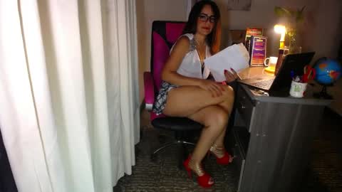 Snapshot of danielle_rose_ chatting on April 23, 2:41 pm Angie online show from April 23, 2:41 pm