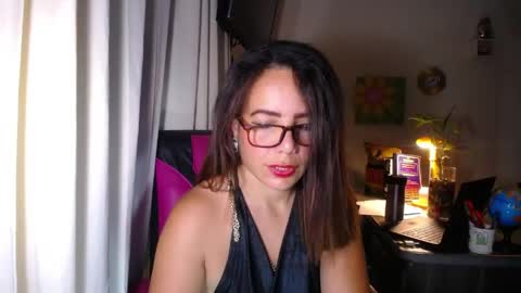 Snapshot of danielle_rose_ chatting on April 27, 2:37 pm Angie online show from April 27, 2:37 pm
