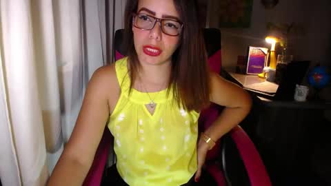 Snapshot of danielle_rose_ chatting on May 4, 2:13 pm Angie online show from May 4, 2:13 pm