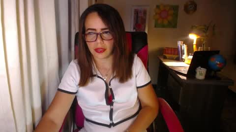 Snapshot of danielle_rose_ chatting on May 21, 5:31 pm Angie online show from May 21, 5:31 pm
