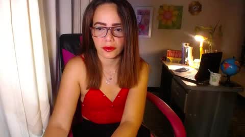Snapshot of danielle_rose_ chatting on May 24, 4:34 pm Angie online show from May 24, 4:34 pm
