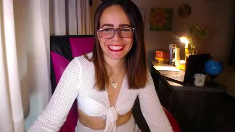 Snapshot of danielle_rose_ chatting on May 25, 2:12 pm Angie online show from May 25, 2:12 pm