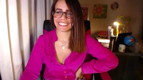 Snapshot of danielle_rose_ chatting on June 4, 5:52 pm Angie online show from June 4, 5:52 pm