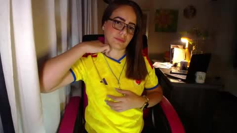 Snapshot of danielle_rose_ chatting on July 7, 3:16 pm Angie online show from July 7, 3:16 pm