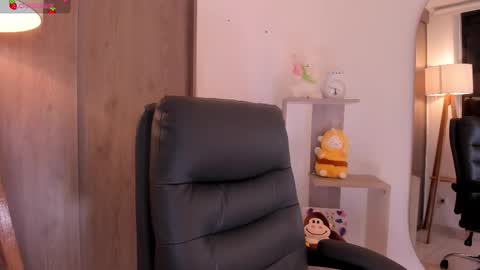 Danielle Rose online show from November 4, 11:15 pm