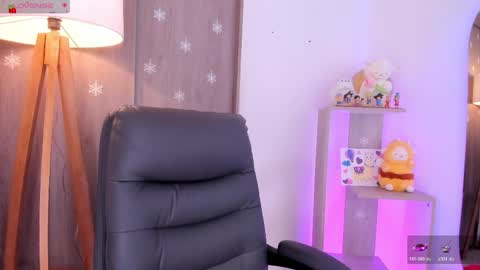 Danielle Rose online show from May 4, 11:34 pm