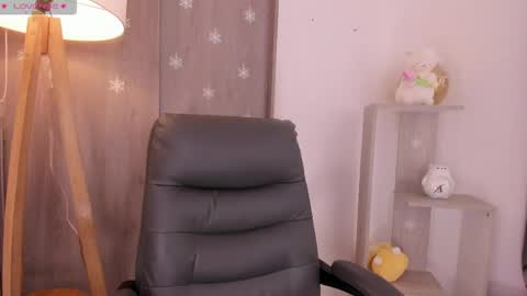 Danielle Rose online show from June 4, 11:22 pm