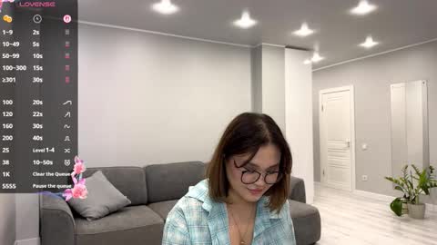 Luna  online show from December 15, 3:16 pm